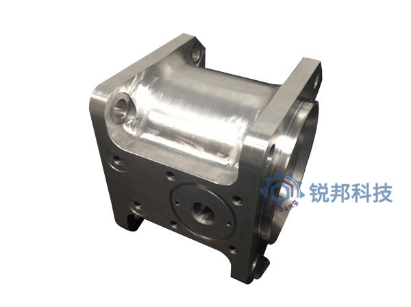 CNC加工中心應(yīng)該怎樣保養(yǎng)？